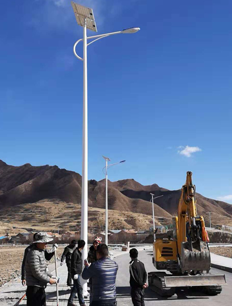 甘南碌曲10米山南太阳能路灯项目