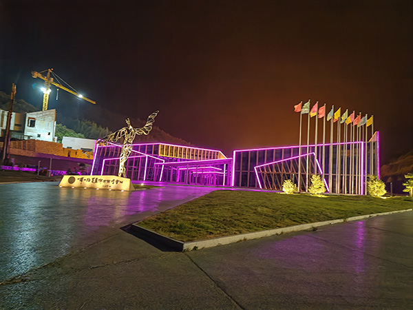 城市亮化是现代城市建设的重要组成部分，它不仅可以美化城市的夜景，还能提升城市的整体形象。随着科技的不断进步，城市亮化也得到了更多的关注和创新。本文将介绍一些关于城市亮化的创意和技术，帮助读者了解山南城市亮化的重要性以及如何进行山南城市亮化的规划和实施。