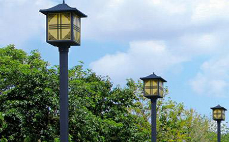 太阳能山南庭院灯怎么选亮度与续航更耐用